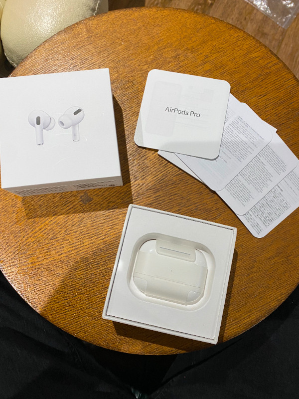 Apple Air Pods dans Écouteurs  à Laval/Rive Nord - Image 2