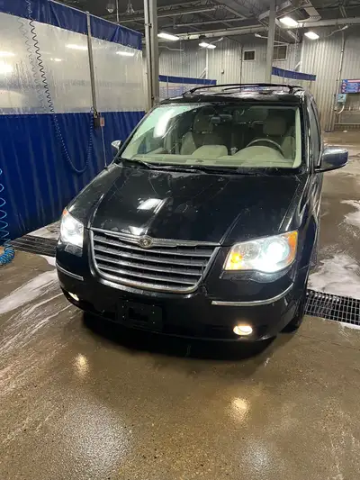 Selling my 2010 Chrysler Town & Country Limited with 216,000 km and 7 seats. This minivan is perfect...