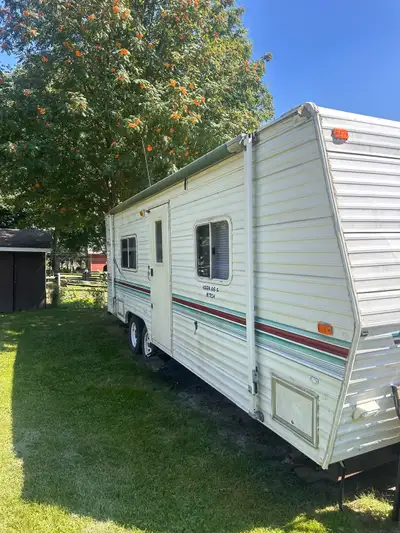2002 Fleetwood Mallard LTE – 25’ Camping Trailer – Clean & Ready to Camp! $7500 OBO Selling our 2002...