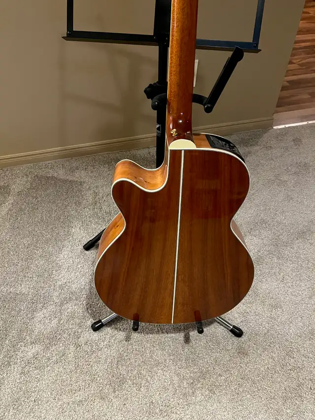 Mint Takamine GN77 KCE-Natural in Guitars in Markham / York Region - Image 3