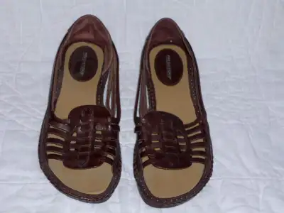brown Leather Sandals ... never worn NEW .. size 7.5, View more
