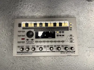 Roland MC-303 groovebox. Absolutely perfect working condition unit hardly ever used. You’re welcome...