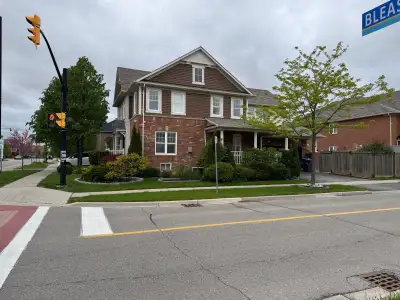 Bueatiful 4 Bed Detached Home in Mount Pleasant (Corner Lot)