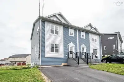 Three-bedroom house for rent in Middle Sackville Spacious house comes with three bedrooms and 2.5 ba...
