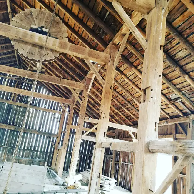 Hand hewn and rough sawn beams in Other in Stratford - Image 2