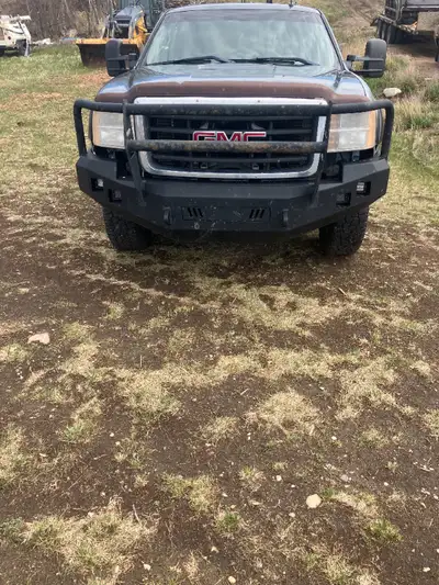 2007 gmc 6.6l diesel 4x4 loaded bush bumper slip tank/tool box combo plumbed into truck,air bags ,tr...