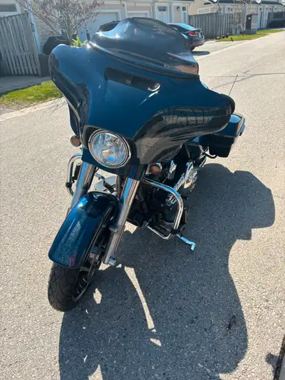 2016 STREET GLIDE SPECIAL - COSMIC BLUE • 2016 Street Glide Special (2nd owner) • 28,000 kms • Cosmi...