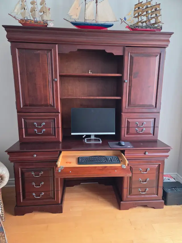 Hutch in Desks in Ottawa - Image 4