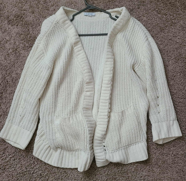 Soft Warm Cardigan Sweater- Size Large in Women's - Tops & Outerwear in Grande Prairie