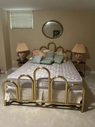 Vintage Brass arched/scalloped Hollywood Regency Queen  set, View more