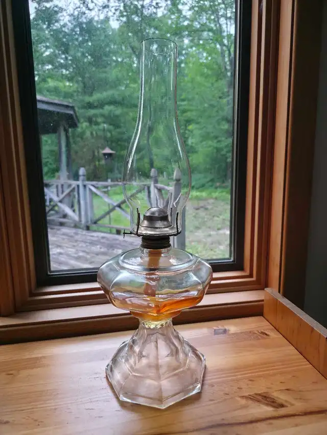 Antique Kerosene Lamp in Arts & Collectibles in Grand Bend - Image 5