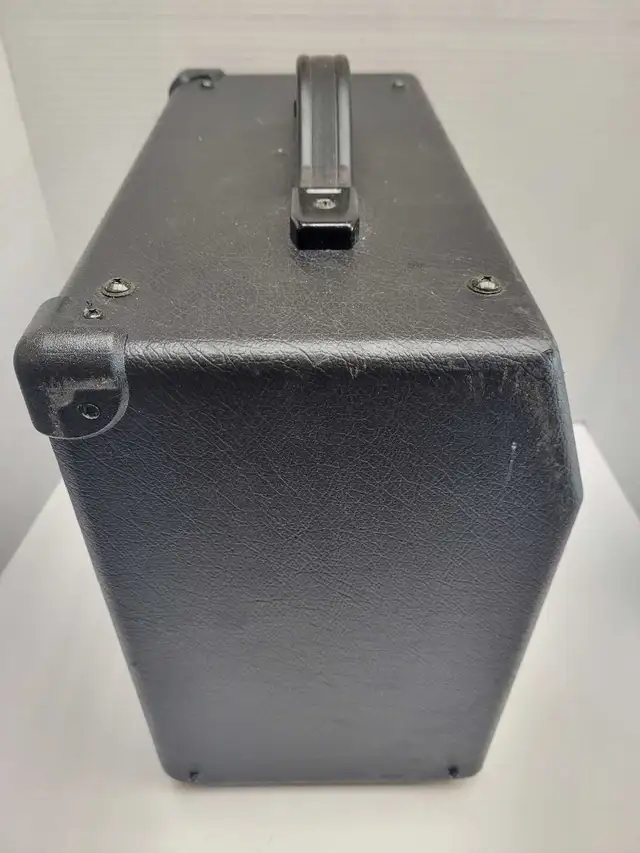 Yamaha F-20 Guitar Amp  in Amps & Pedals in City of Toronto - Image 6