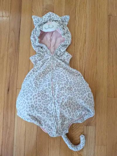 Like-New condition (only worn once for photos) Signature Carter's costume. Size infant/toddler 18 mo...