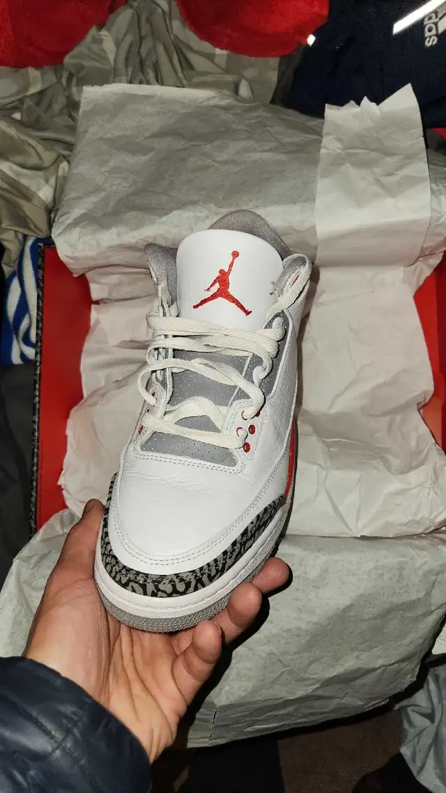 jordan 3 fire red size 9 in Men's Shoes in City of Toronto - Image 4