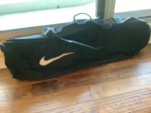 Nike golf bag $40 in Other in Ottawa - Image 2