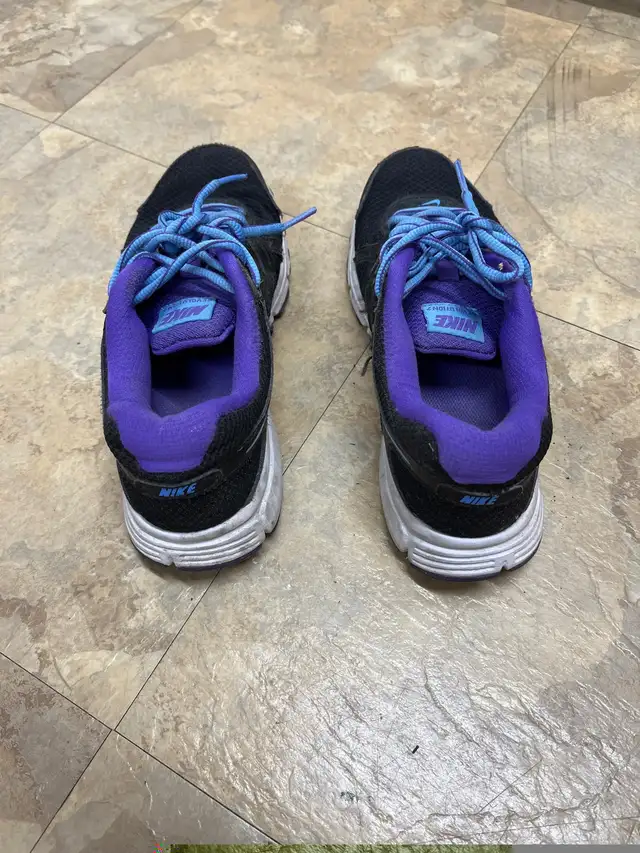  Ladies Nike, black with purple and blue accents, size 6.5 $15 in Women's - Shoes in Kitchener / Waterloo - Image 5