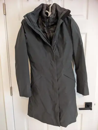 Manteau style parka 3 en 1 Modèle Triclimate de North Face, taille Small Couleur gris foncé (charcoa...