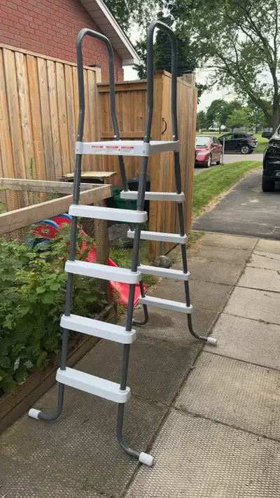 Above ground pool ladder. Assembled 2 weeks ago