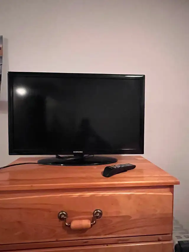 LED Samsung 32” Television in TVs in City of Toronto - Image 2