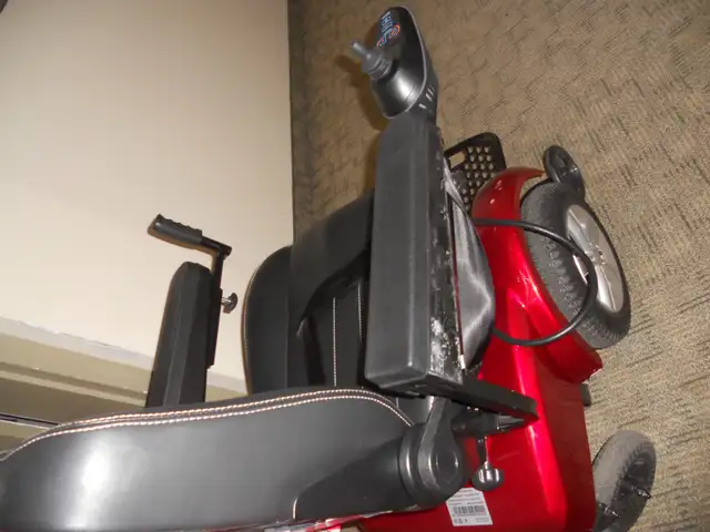 fauteuil électrique roulant Wisking 2026 in Other in Trois-Rivières - Image 4