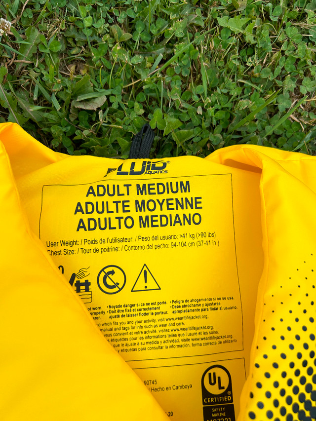 Life jackets in Water Sports in Oakville / Halton Region - Image 3