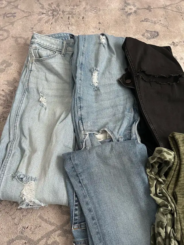 jeans / leggings / sweatpants  in Kids & Youth in Mississauga / Peel Region - Image 3