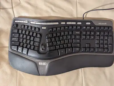 Microsoft Natural Ergonomic Keyboard 4000 Used good condition Great for office or gaming (25) OBO