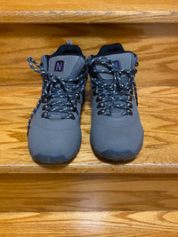 LIKE NEW - Unisex Hiking Shoes - Men's 6, Women's 8