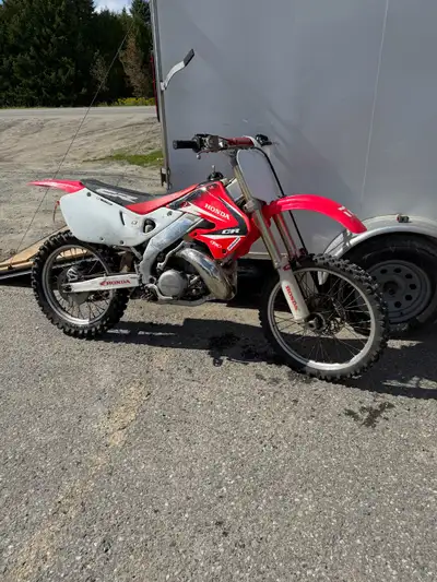 1997’ Honda CR250R 2 stroke dirt bike In good running condition, FMF Powercore 2 full exhaust system...