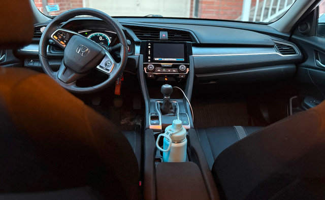 2018 Honda civic 6spd manual transmission great in fuel in Cars & Trucks in Mississauga / Peel Region - Image 2