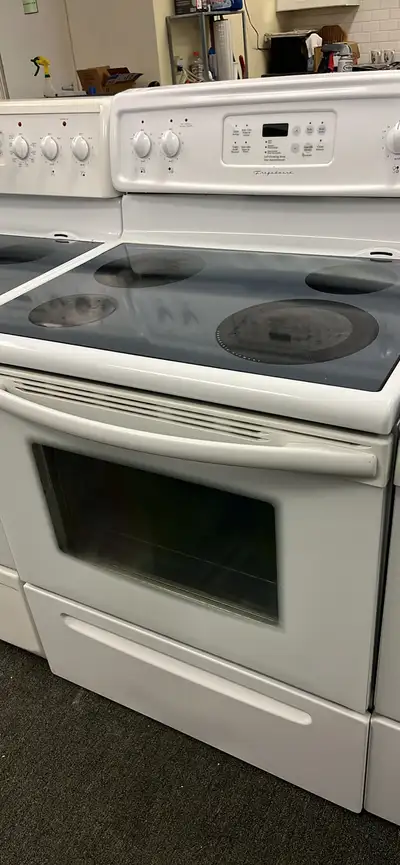 Hi-Life Pre-Owned Appliances 30” FRIGIDAIRE GLAS TOP STANDARD SIZE ELECTRIC STOVE We are a trusted l...