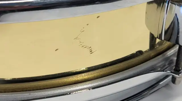 Pearl 13x3 Brass Effect Piccolo Snare Drum in Drums & Percussion in Windsor Region - Image 10