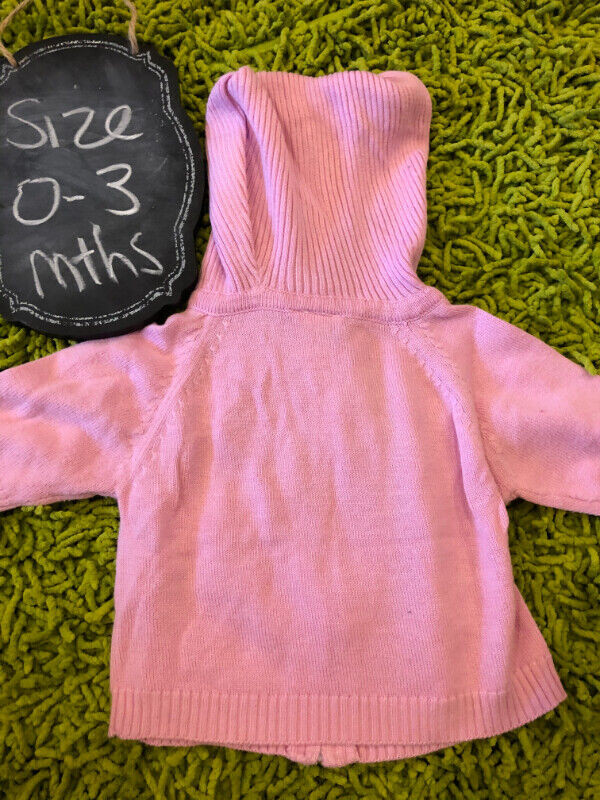 Girls pink zip up Sweater by Sesame Street - EUC 0-3 mths dans Vêtements - 0 à 3 mois  à Calgary - Image 4