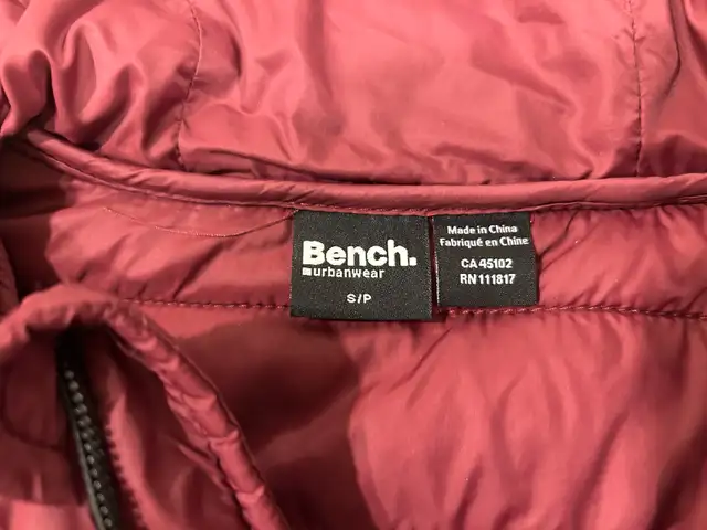 Bench Hooded Puffer Jacket Men's Small in Men's in Ottawa - Image 4