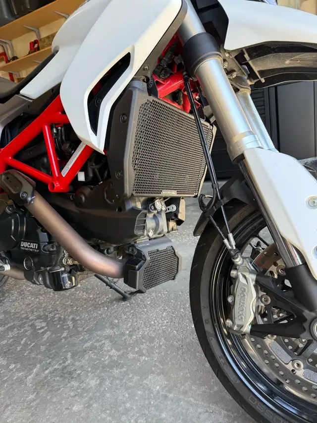 2017 Ducati Hypermotard in Sport Bikes in Red Deer - Image 3