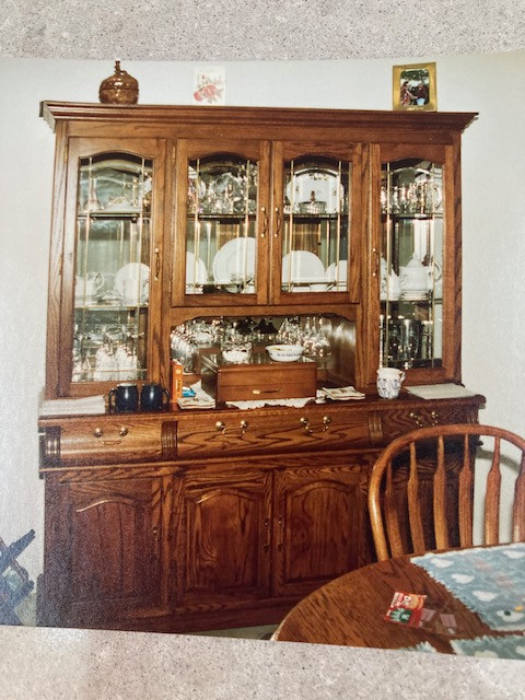 Lovely solid wood 2 piece buffet in Hutches & Display Cabinets in Comox / Courtenay / Cumberland