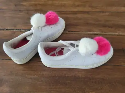 Souliers blanc ZARA à pompons (femme), View more