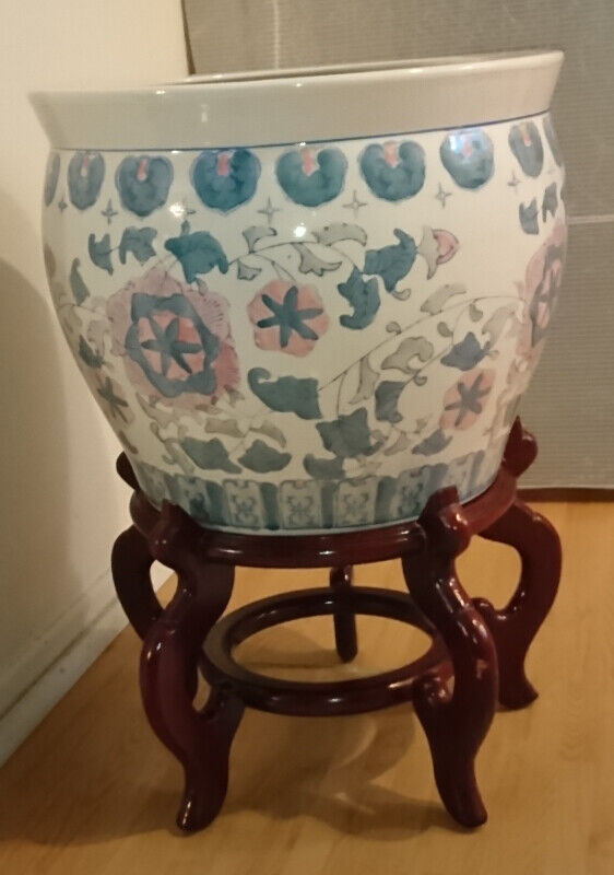 Oriental Jardiniere Large Porcelain Fishbowl Planter with Stand in Arts & Collectibles in Oshawa / Durham Region - Image 2