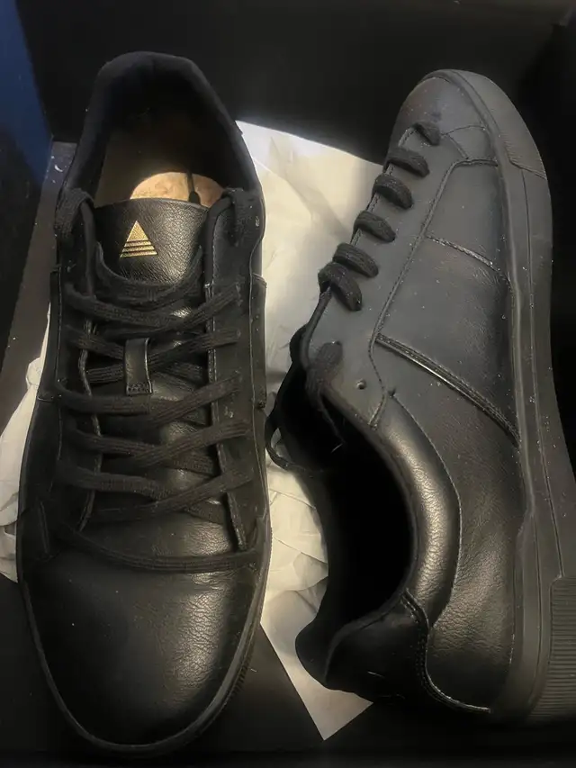 $20 GARAGE SALES - MENS SNEAKERS, TOPS, JERSEYS in Men's in City of Toronto - Image 10