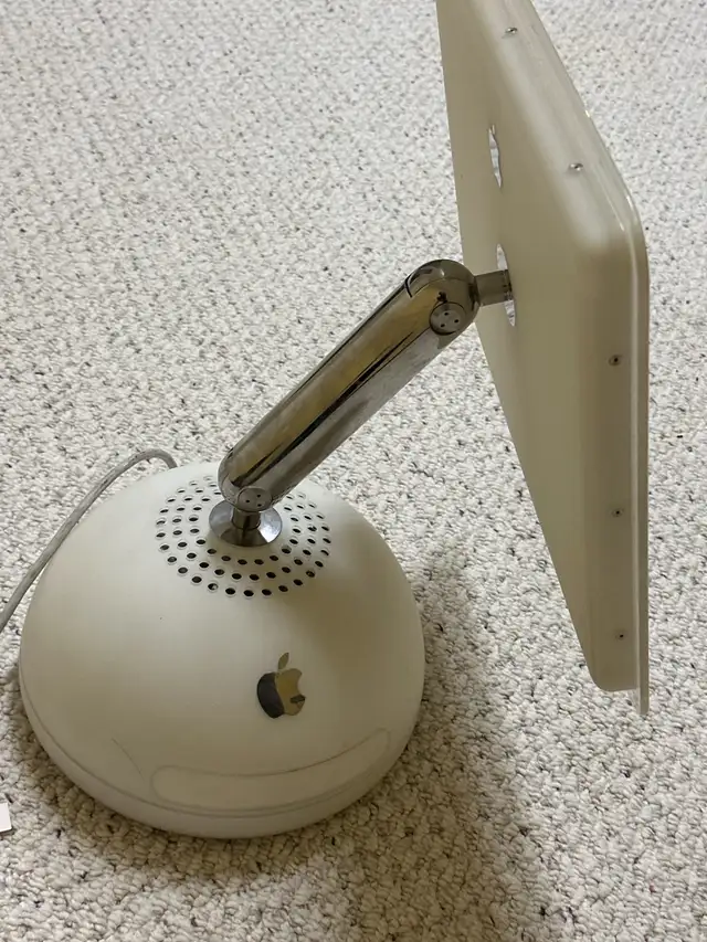 Apple IMac G4 retro in Desktop Computers in St. Albert - Image 3