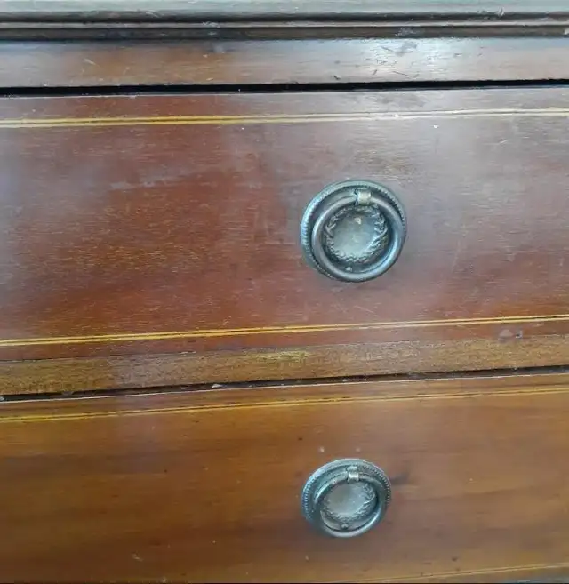 Vintage solid wood dresser dressing table with mirror in Dressers & Wardrobes in Markham / York Region - Image 8