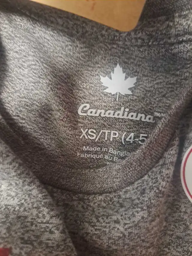 New Canadiana Girls Graphic Tee Shirt; Size XS and small in Kids & Youth in Calgary - Image 8