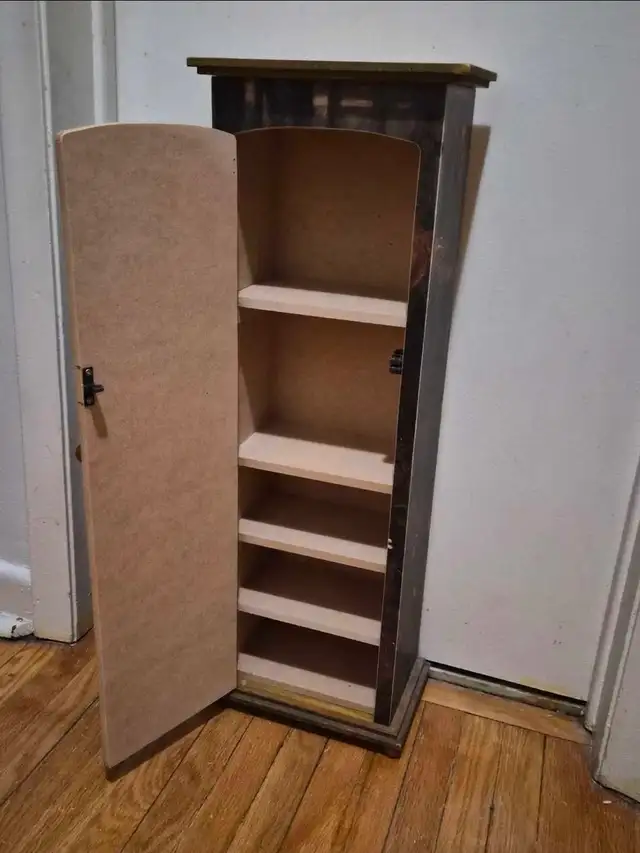 Vintage Decorative Display Cabinet in Hutches & Display Cabinets in City of Toronto - Image 3