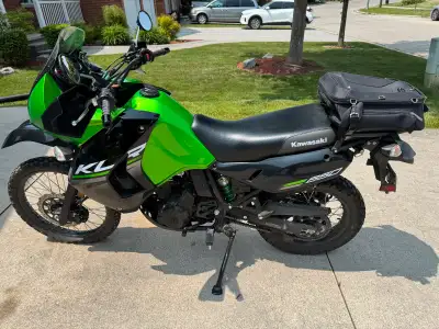 The Kawasaki KLR 650 was stored for most of its life. Only 3807km - never driven off road. Amazing r...