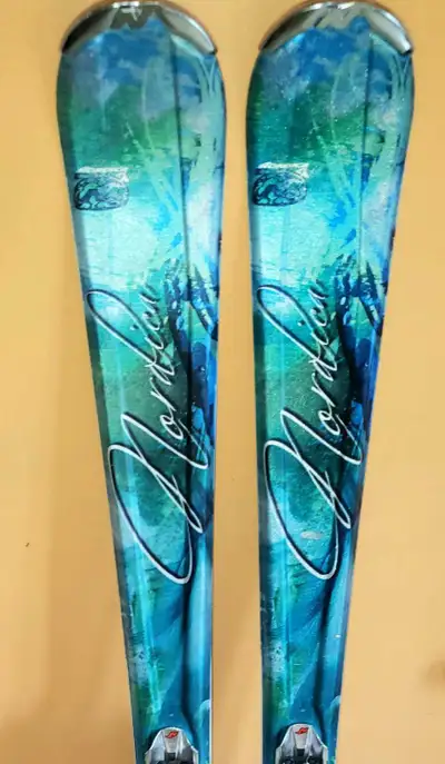 Skis parabolique Nordica Amber 152 cm. Excellent état comme neuf, View more