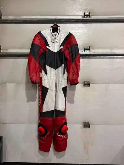 Very good condition racing suit. Fully perforated with vents and interior pockets. Brand new knee sl...