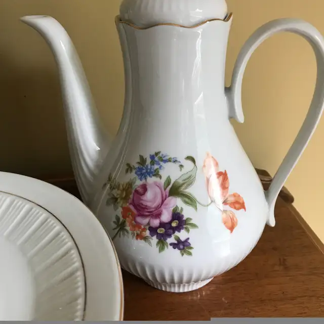 JL Menau Tea Coffee Set and Cake Stand GDR in Kitchen & Dining Wares in Ottawa - Image 5