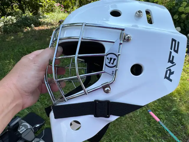 Kids Hockey Goalie Equipment in Hockey in City of Toronto - Image 3