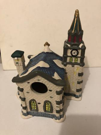 Enchanted Christmas Clivedon Chapel porcelain $25. 6 1/4” L in Holiday, Event & Seasonal in Oakville / Halton Region - Image 3