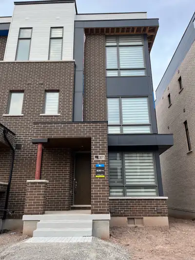 Brand New End Unit 4 bedrooms 3.5 Bath townhouse in Oakville